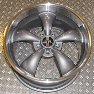 Stack Racing Bullitt Alufelge 18x10 für 2005-14 Mustang Stack Racing Bullitt Alufelge 18x10 für 2005-14 Mustang