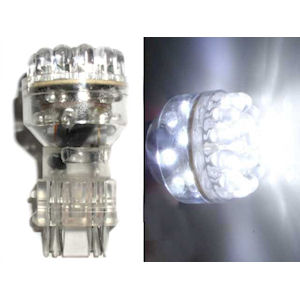 1x Matrix LED Leuchtmittel 3157/T25 Stecksockel (weiss) 1x Matrix LED Leuchtmittel 3157/T25 Stecksockel (weiss)