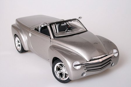 Modellauto von Maisto lizenziert von GM 2000 Chevy SSR Concept