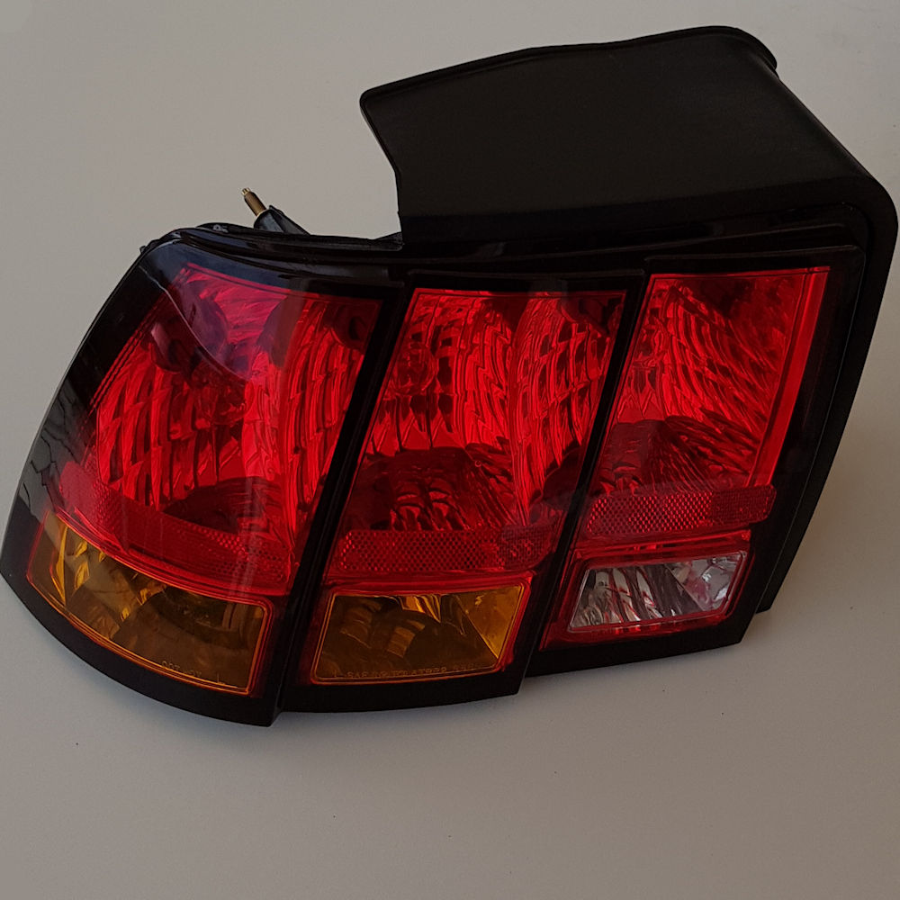 R�ckleuchte LH (gebraucht) 94-04 Ford Mustang