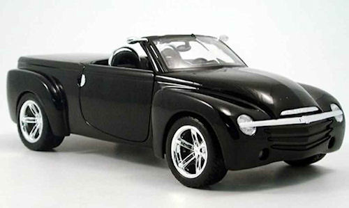 Modellauto - 2000 Chevy SSR Concept \(schwarz\) 1/18