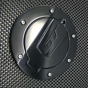 SHR Alu-Tankklappe (Black) für 2010-14 Ford Mustang GT SHR Alu-Tankklappe (Black) für 2010-14 Ford Mustang GT