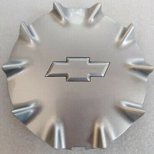 Original Rear Wheel Center Cap Silver (03-06 Chevy SSR)